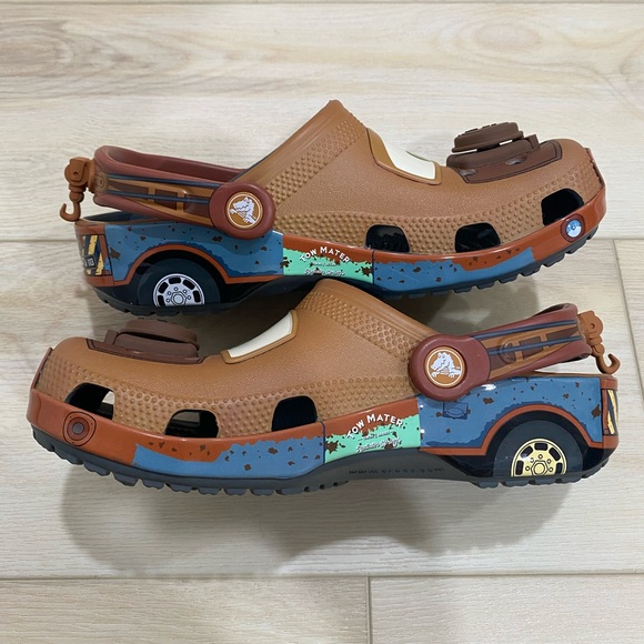 🔥 MATER CROCS CLASSIC CLOGS DISNEY PIXAR CARS SIZE 5M/ 7W Lightly Used - Picture 5 of 10